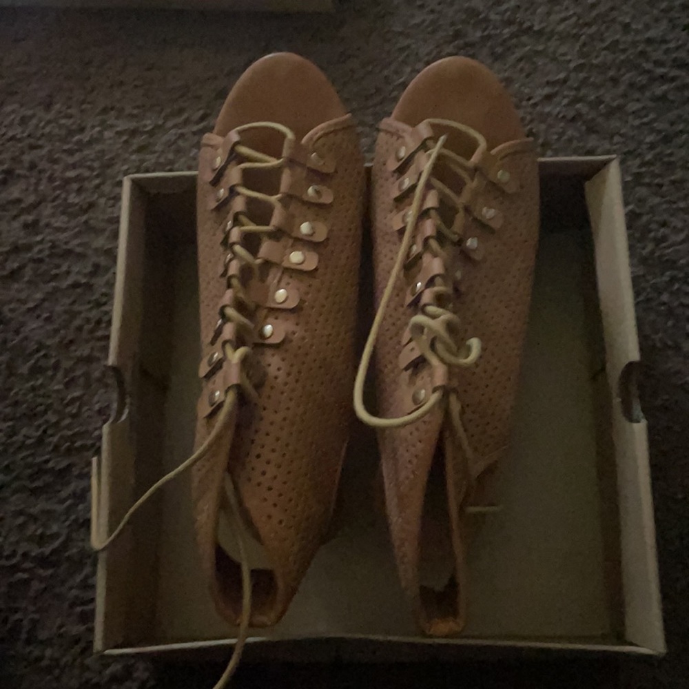 Heels - Picture 2 of 2